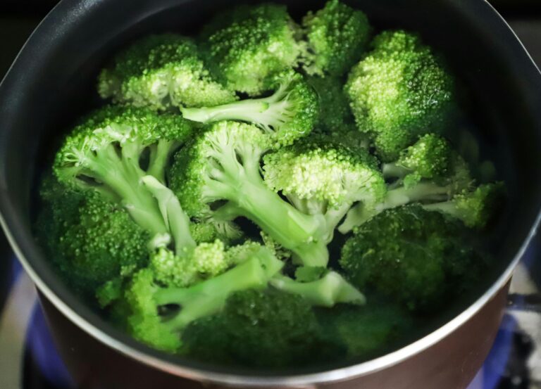 7 Hormone Balancing Foods (and not just for women!)